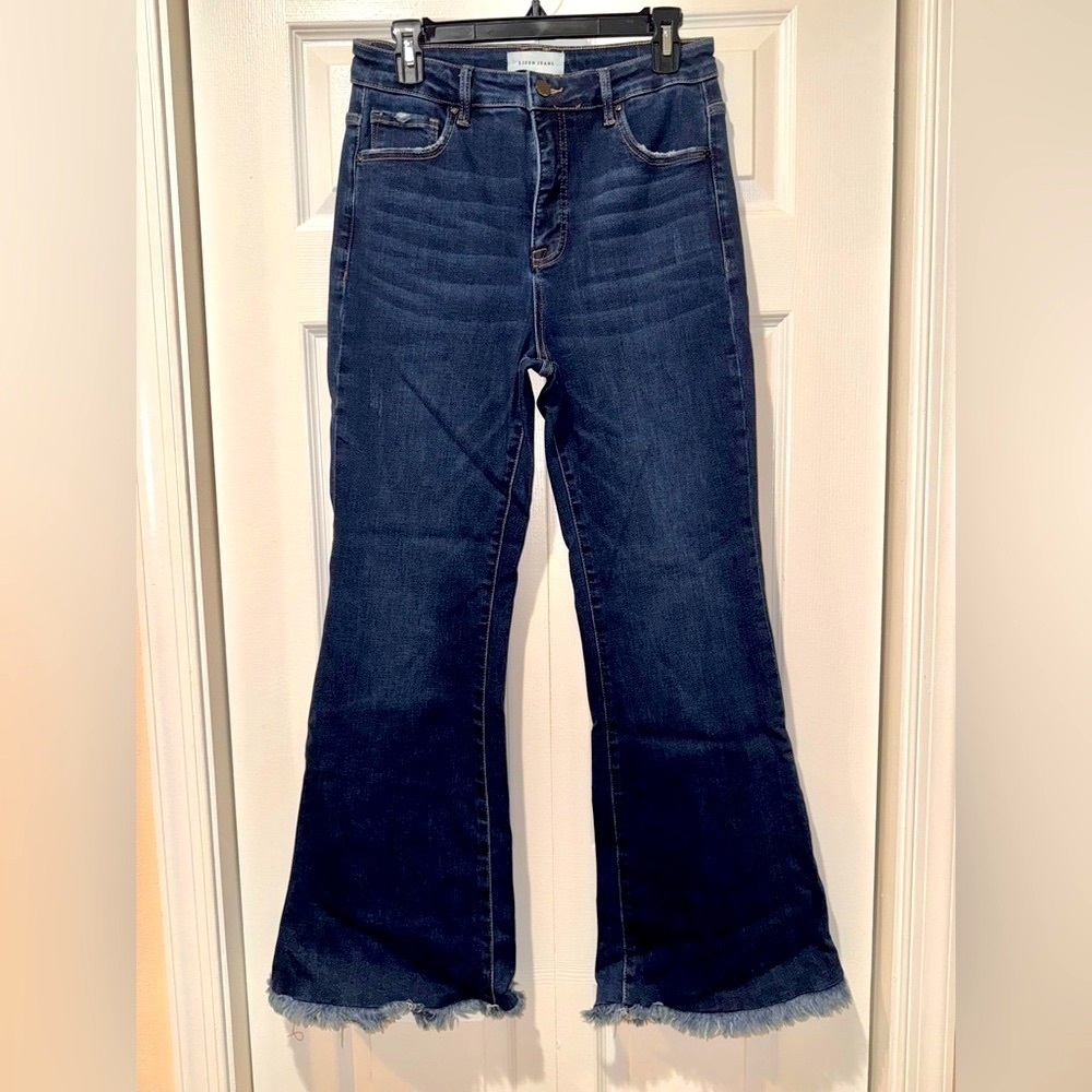 Risen Full Size High Rise Frayed Hem Flare Jeans. Size Jr 9. Dark blue. EUC